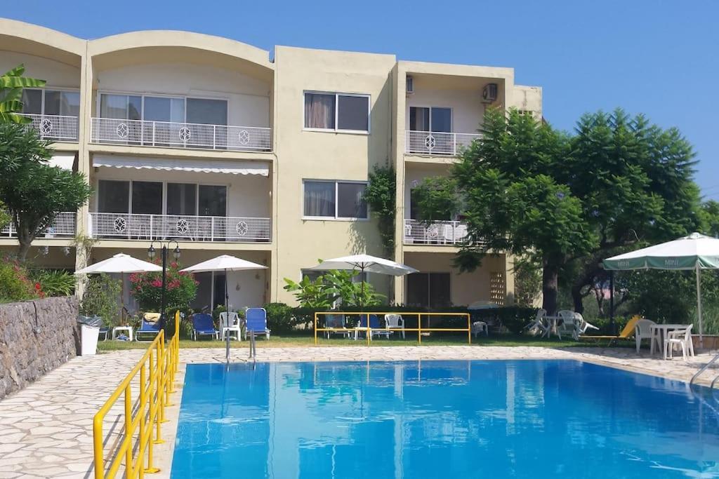 Sea View Apartment With Swimning Pool Mesongí Exterior foto